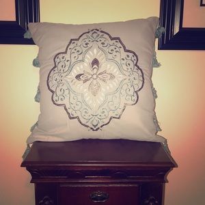 Multiple design pillow